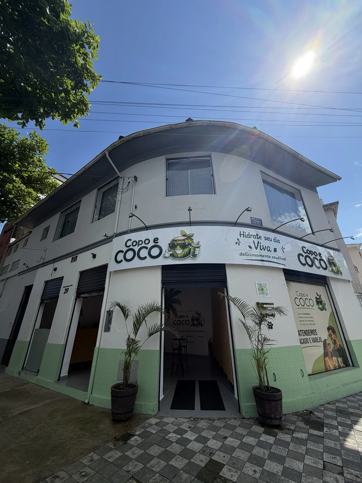 Fachada da loja Copo e Coco no Embaré, Santos